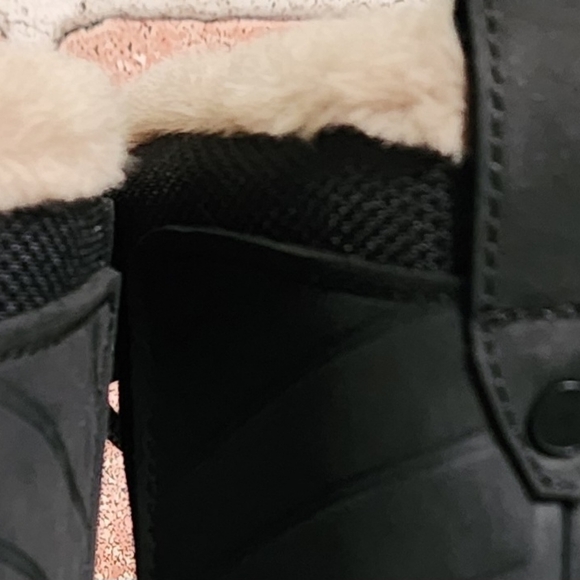 The North Face Women's Shellista IV Mid Lace Waterproof Insulated Winter Boots - Picture 7 of 13